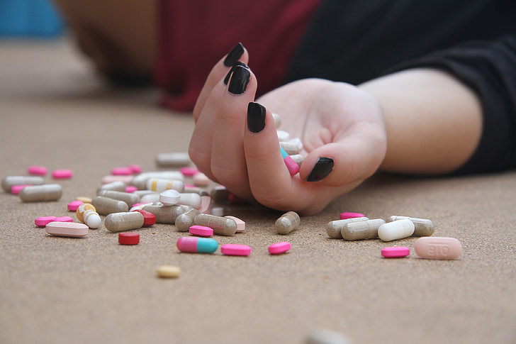 Suicidio degli uomini e delle donne: discriminazioni nel trattamento mediatico